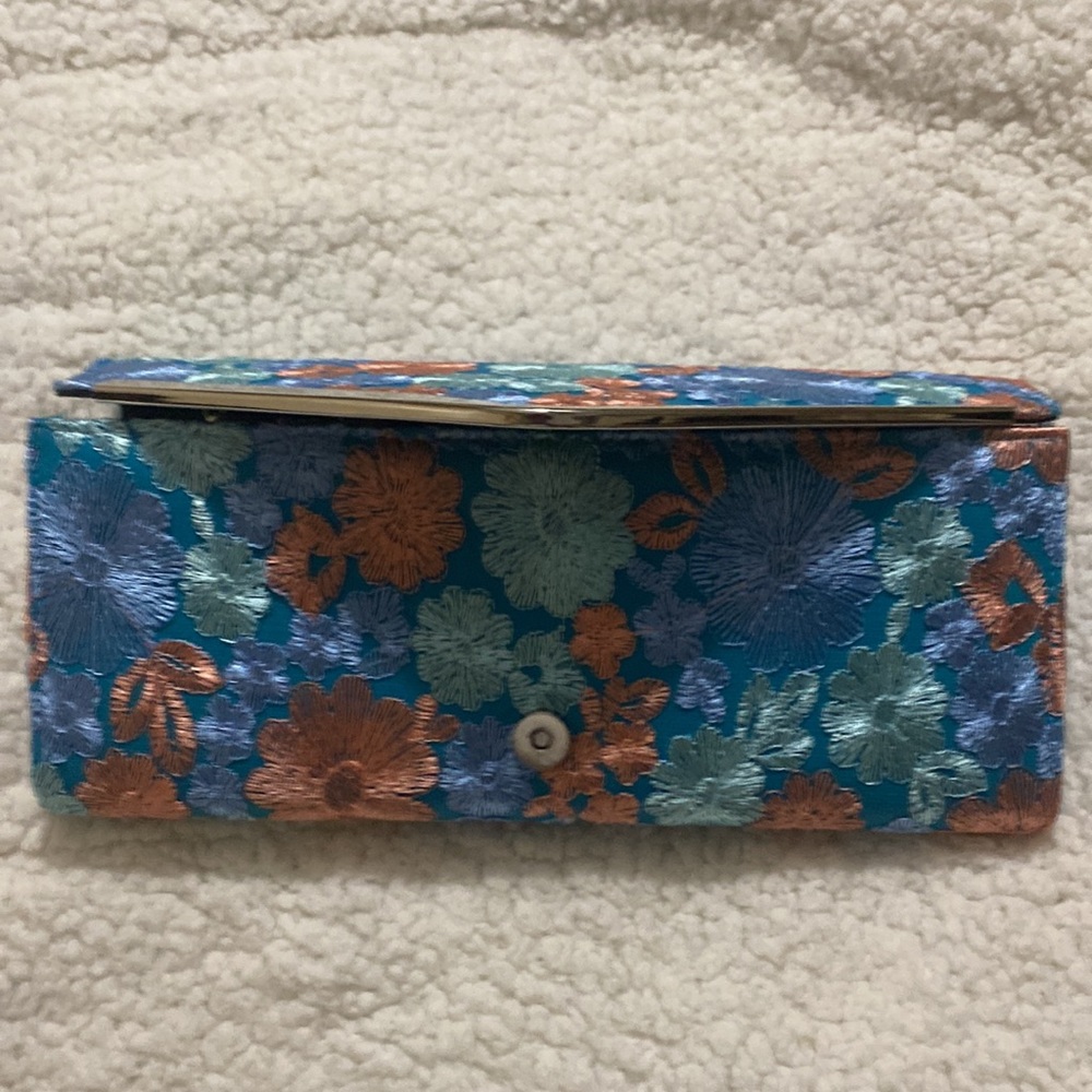 Torta Caliente shoe & Clutch - Picture 7 of 9